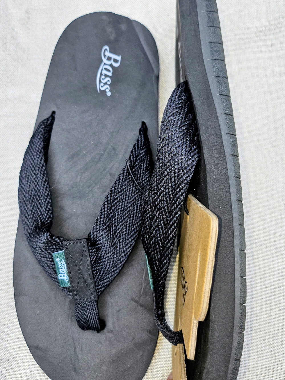 Bass men's Black Woven Strap Flip Flops - Picture 2 of 4